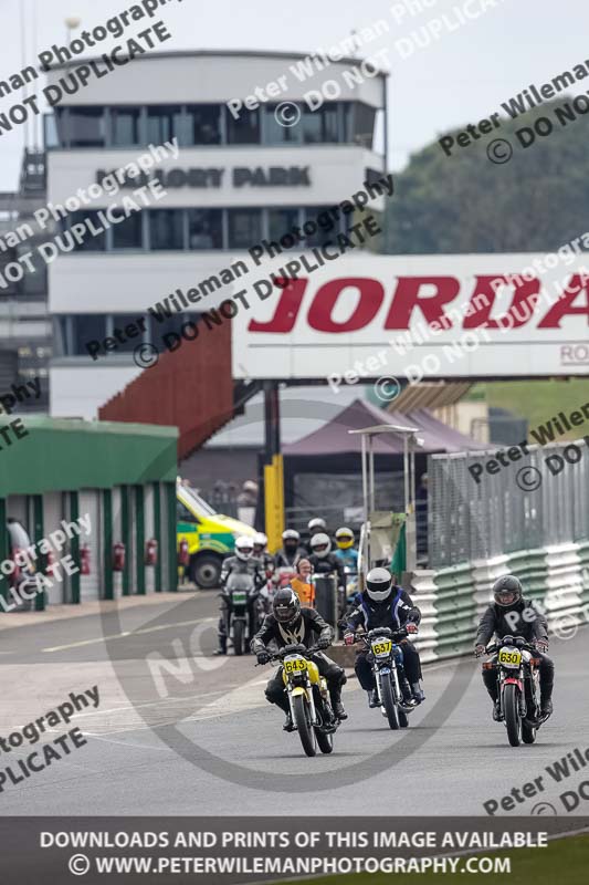 Vintage motorcycle club;eventdigitalimages;mallory park;mallory park trackday photographs;no limits trackdays;peter wileman photography;trackday digital images;trackday photos;vmcc festival 1000 bikes photographs